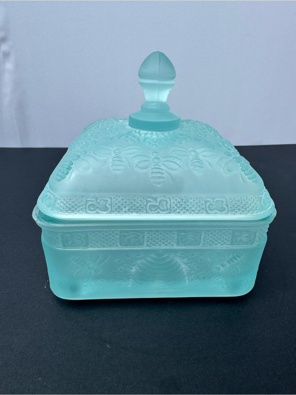 Vintage Rare Tiara Indiana Glass
Honey Bee Dish Frosted Blue